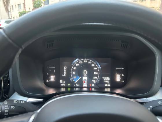 VOLVO XC60 2.0 T5 GASOLINA MOMENTUM AWD GEARTRONIC VOLVO XC60 2.0 T5 GASOLINA MOMENTUM AWD GEARTRONIC